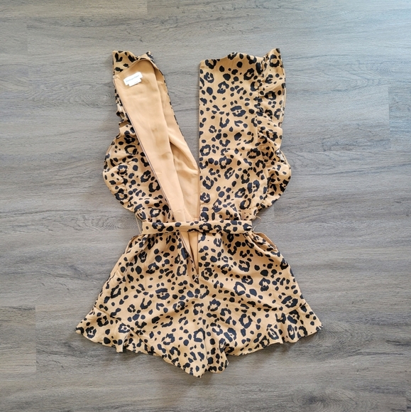 Lovers + Friends Tan Leopard Jill Romper Size Medium - Picture 14 of 14